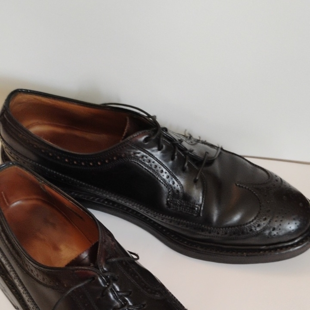 Used and Cobbled Florsheim Elegant Black Leather Oxfords